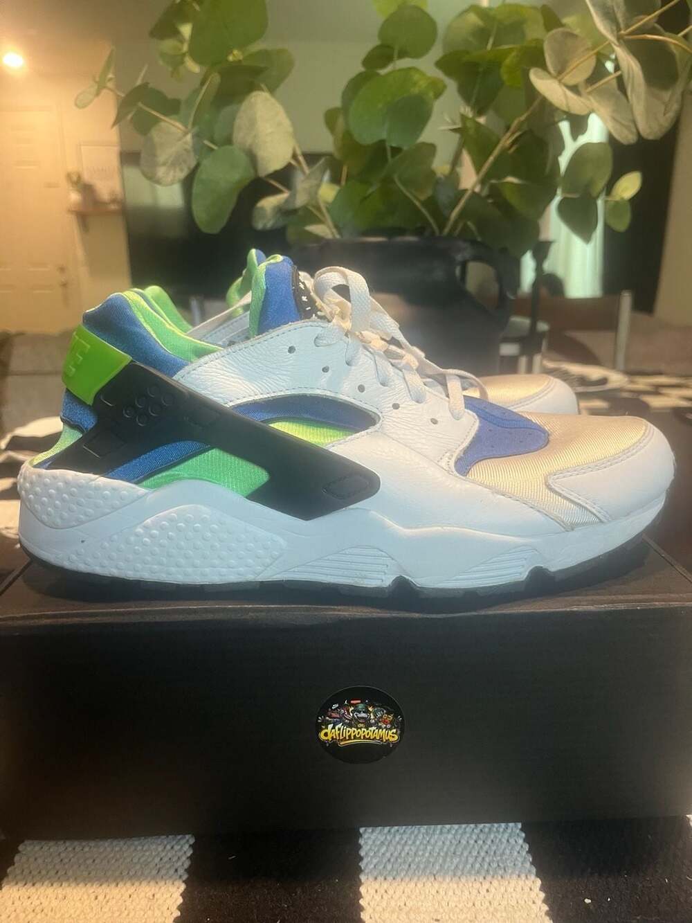 DS MENS NIKE AIR HUARACHE SCREAM GREEN DD1068 100 SZ 8.5 AUTHENTIC